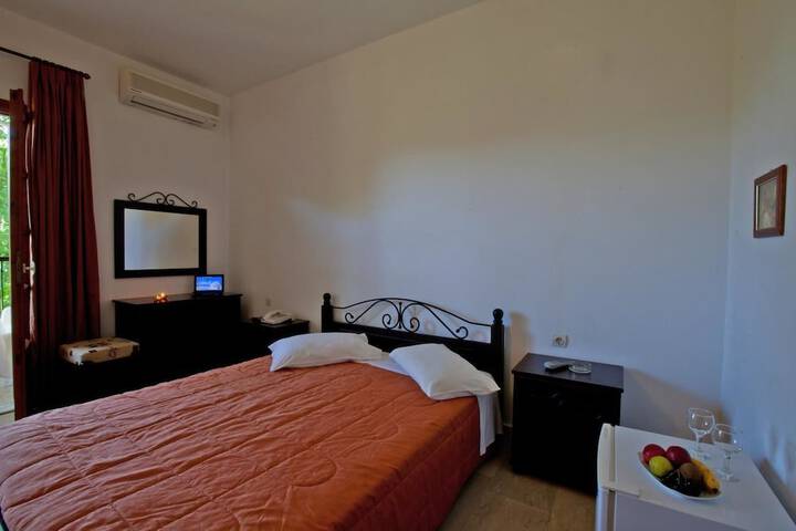 Room 6 of 26