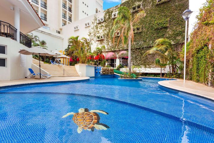 Hotel with Pool
