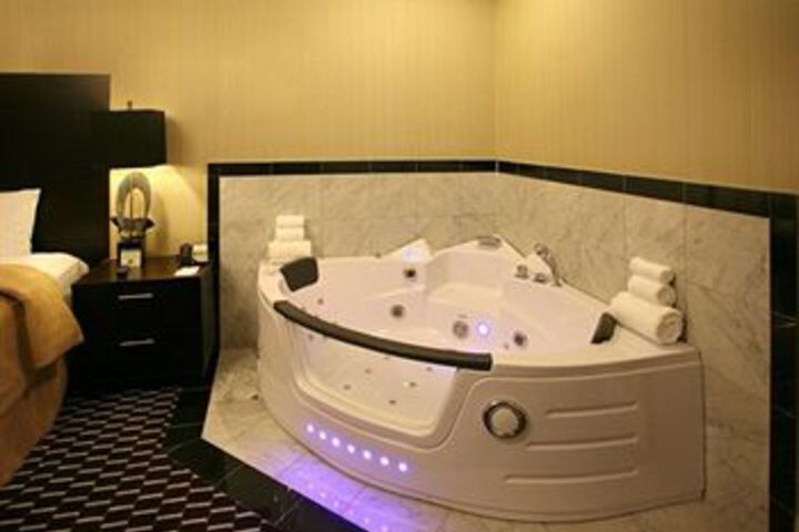 Hot Tub 17 of 29