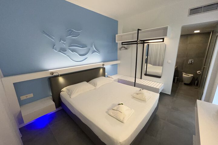 Room 42 of 172