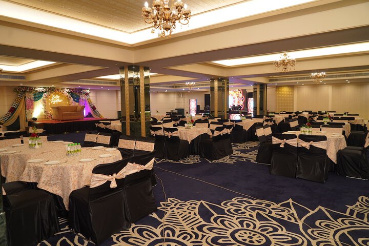 Ballroom/Hall 38 of 48
