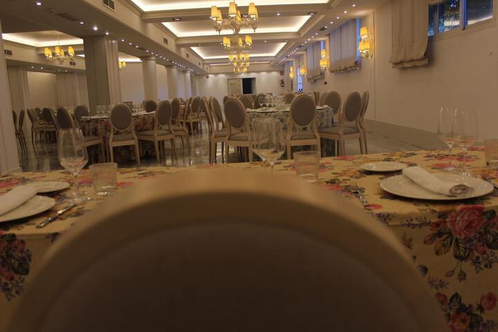 Dining 35 of 61