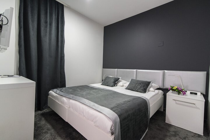 Room 22 of 60
