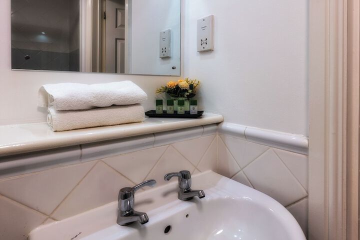 Room 10 of 15