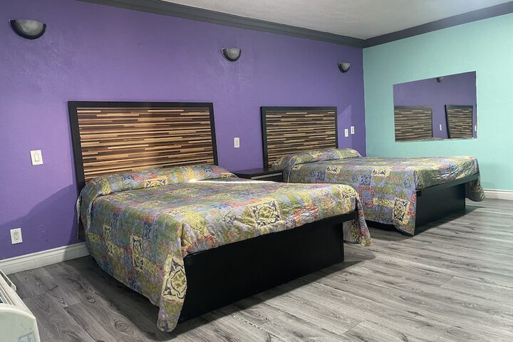 2 Queen Beds (15 of 26)
