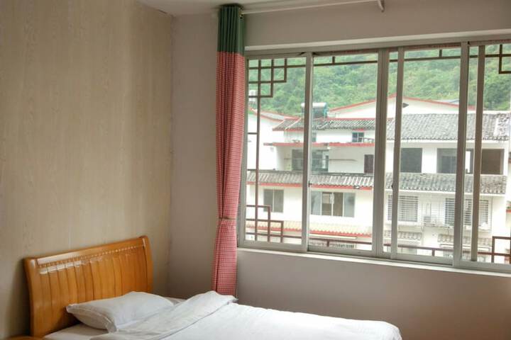Room 13 of 28
