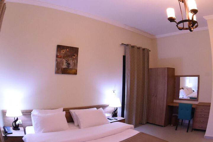 Room 17 of 25