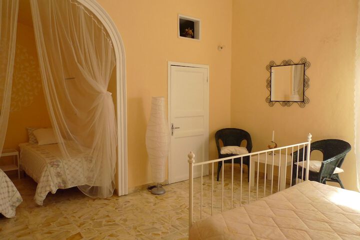 Room 9 of 39