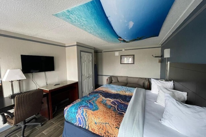 Room 8 of 10