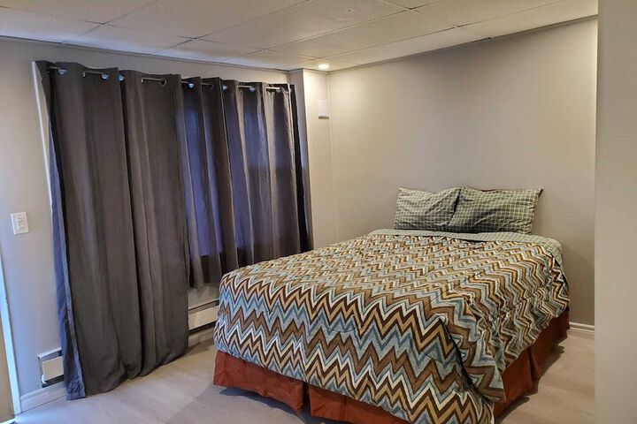 1 Queen Bed (14 of 16)