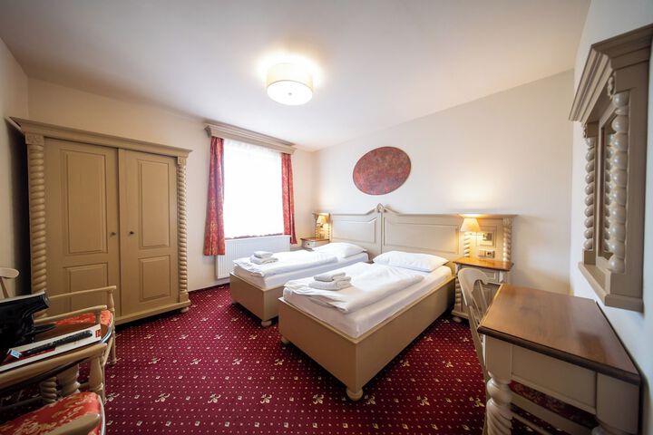 Room 10 of 50