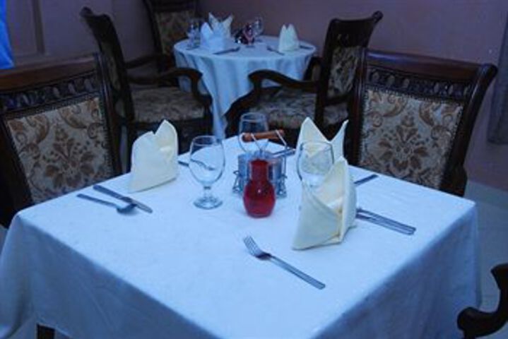 Dining 8 of 25