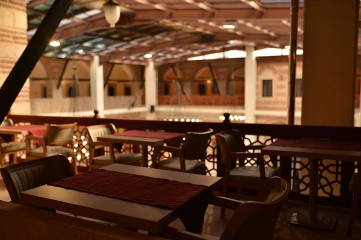 Dining 16 of 21