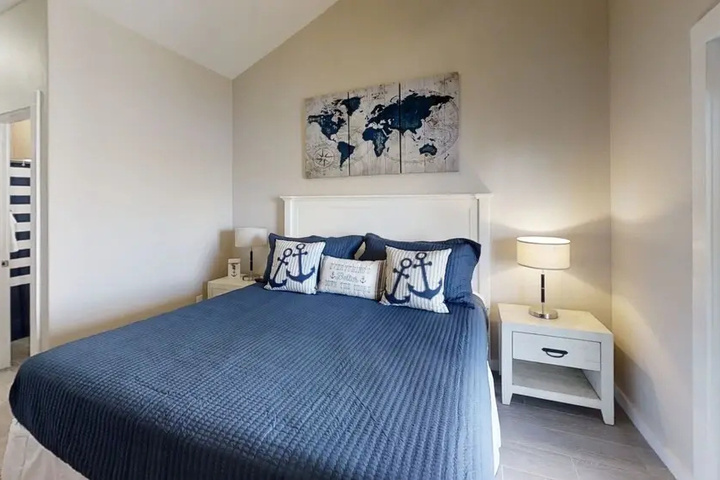 Room 4 of 19