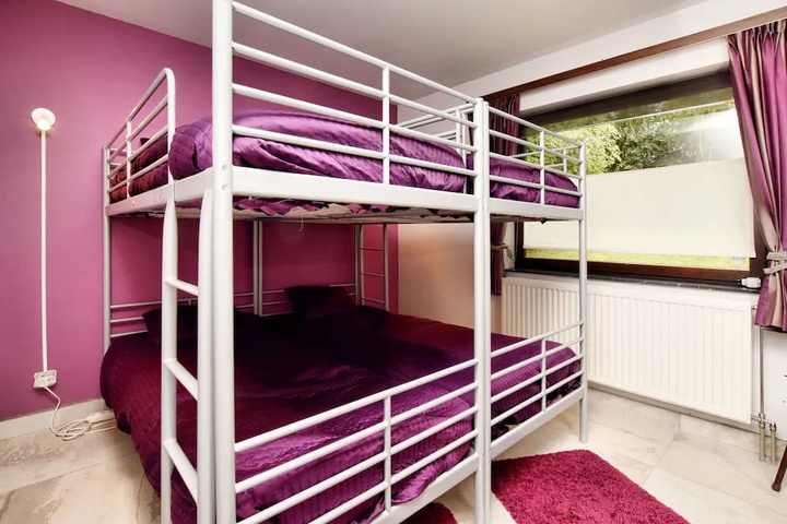 Room 2 of 18