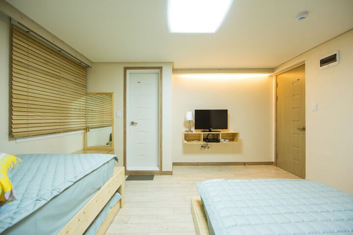 Room 7 of 35