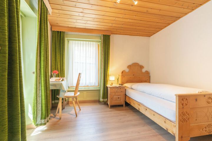 Room 11 of 21