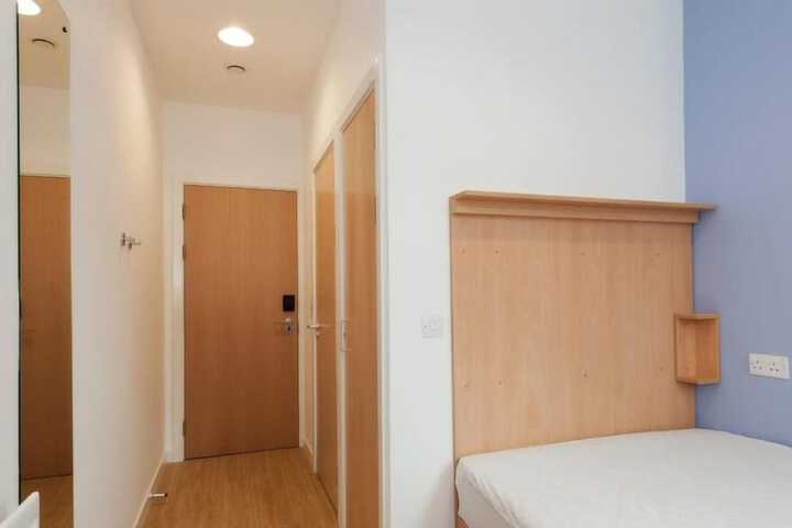 Room 10 of 18