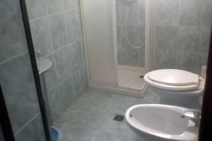 Room 8 of 27