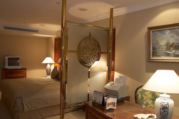 Room 17 of 39