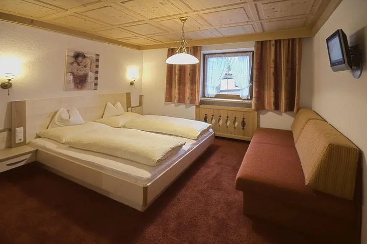 Room 10 of 19