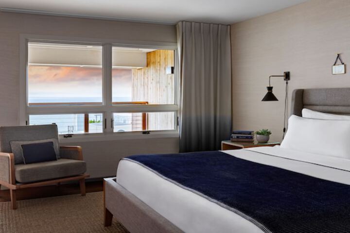 Standard King Bed Ocean View (8 of 63)