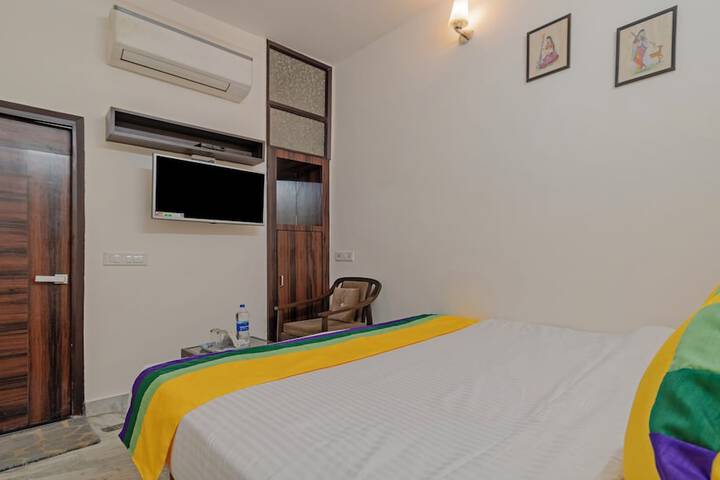 Room 12 of 32