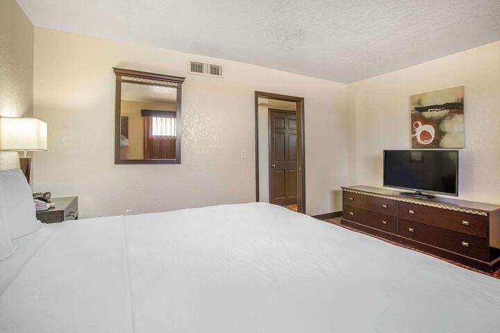 Room 15 of 28