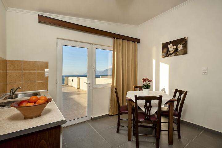 Room 10 of 22