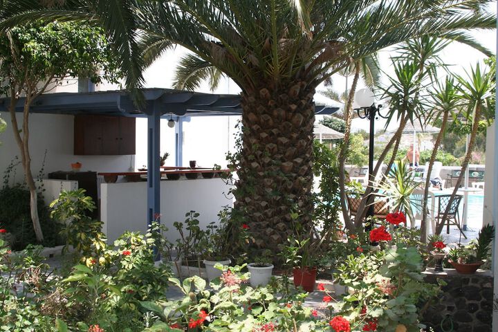 Hotel Exterior 40 of 45