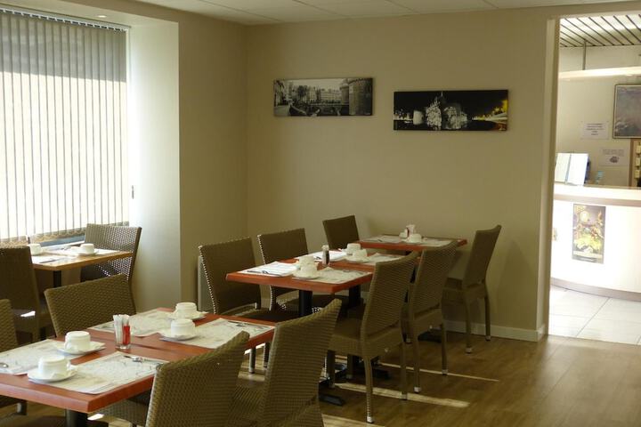 Dining 51 of 60