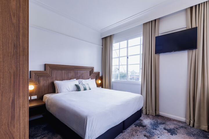 Room 9 of 28