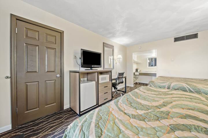 Room 12 of 38