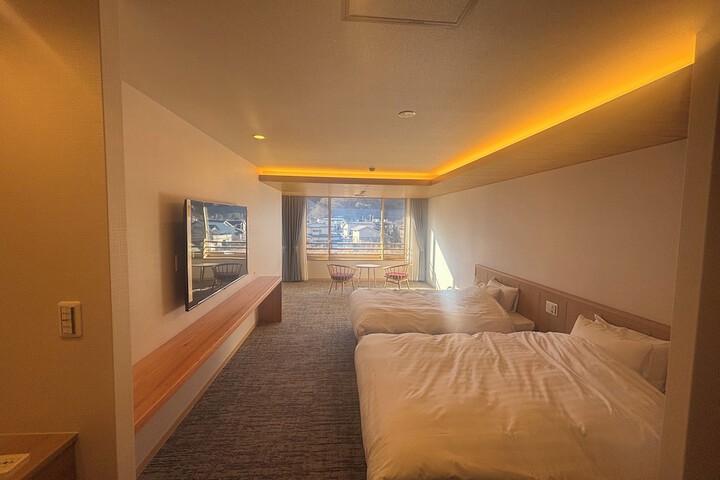 Room 6 of 48