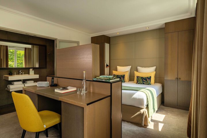 Room 9 of 39