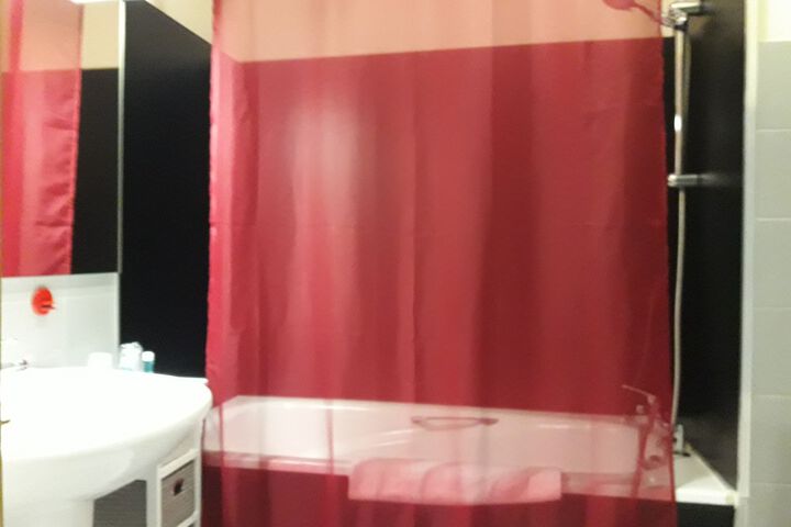 Room 10 of 143