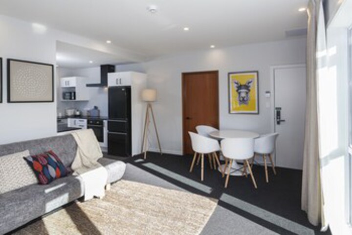 Room 6 of 14