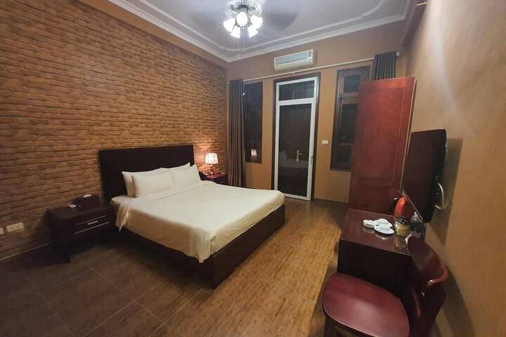 Room 25 of 33