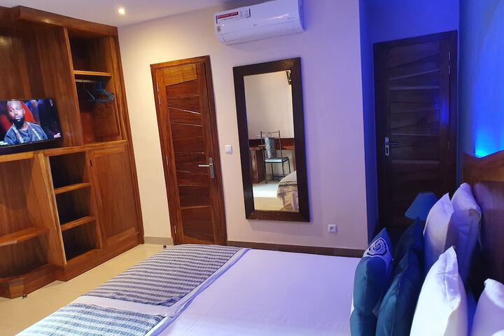 Room 5 of 30