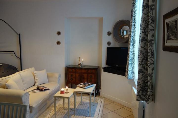 Room 10 of 14