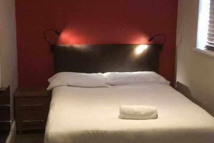 Room 3 of 6