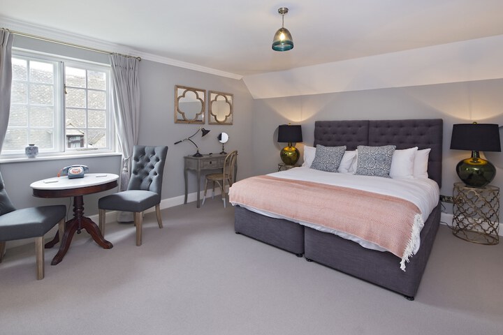 Room 4 of 50