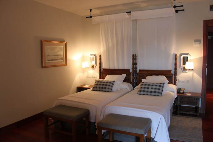 Room 3 of 119