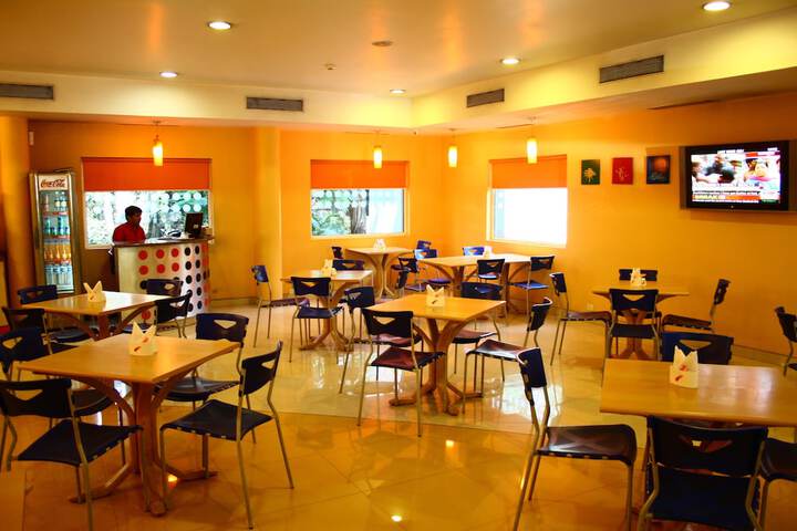 Dining 45 of 62