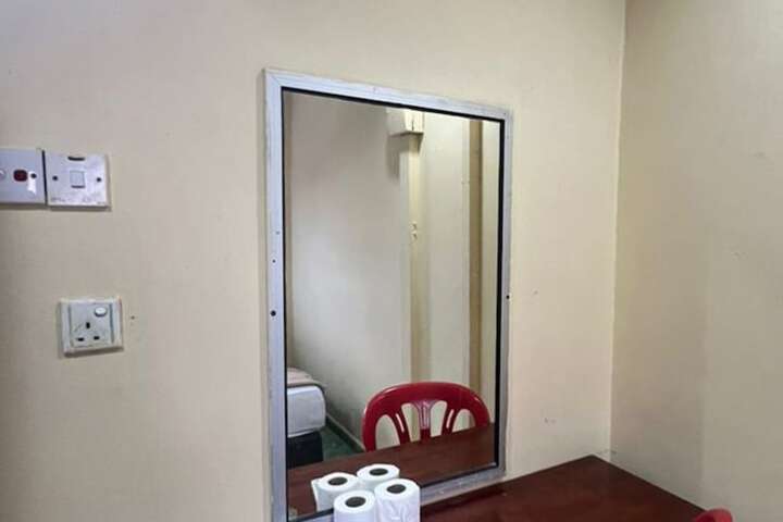 Room 9 of 12