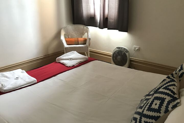 Room 13 of 40