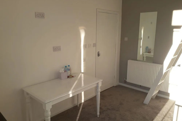 PenthouseStays Chelsea - Luxury King / Queen Bed Studios - near Kings Road