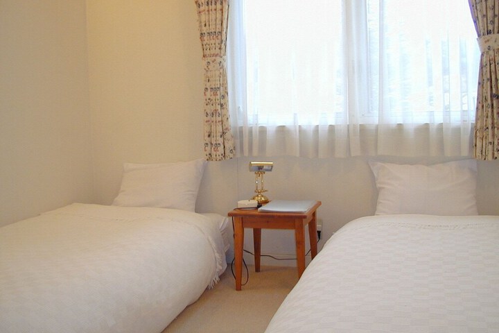 Room 2 of 31