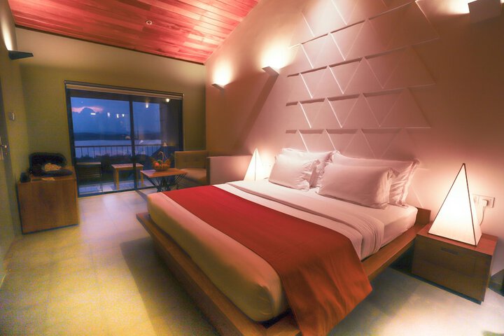 Room 6 of 68