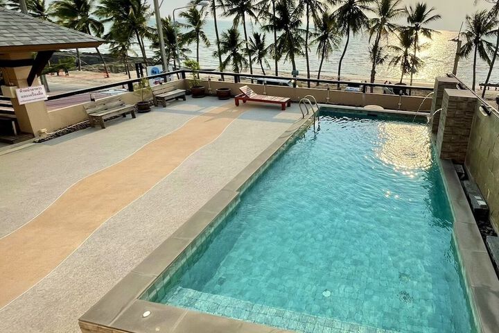 Hotel with Pool